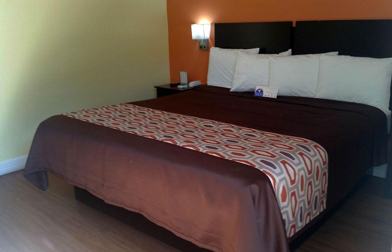 Americas Best Value Inn And Suites Groves Extérieur photo