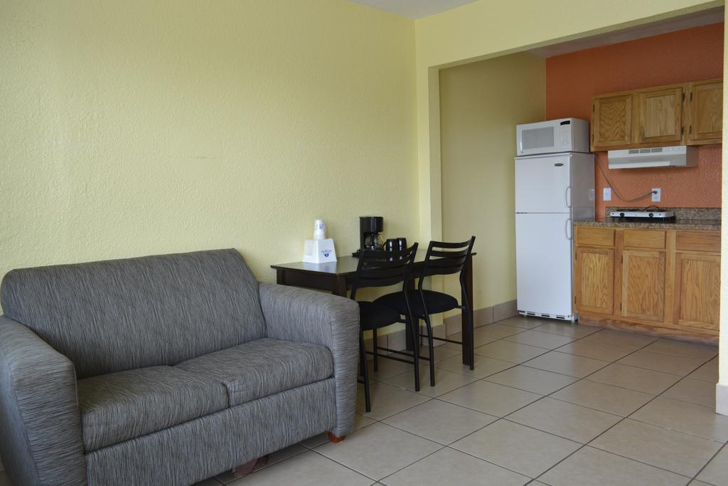 Americas Best Value Inn And Suites Groves Extérieur photo