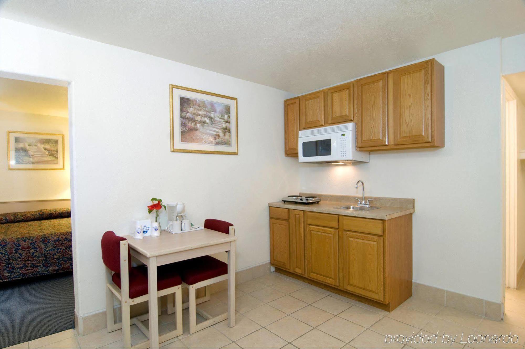 Americas Best Value Inn And Suites Groves Extérieur photo