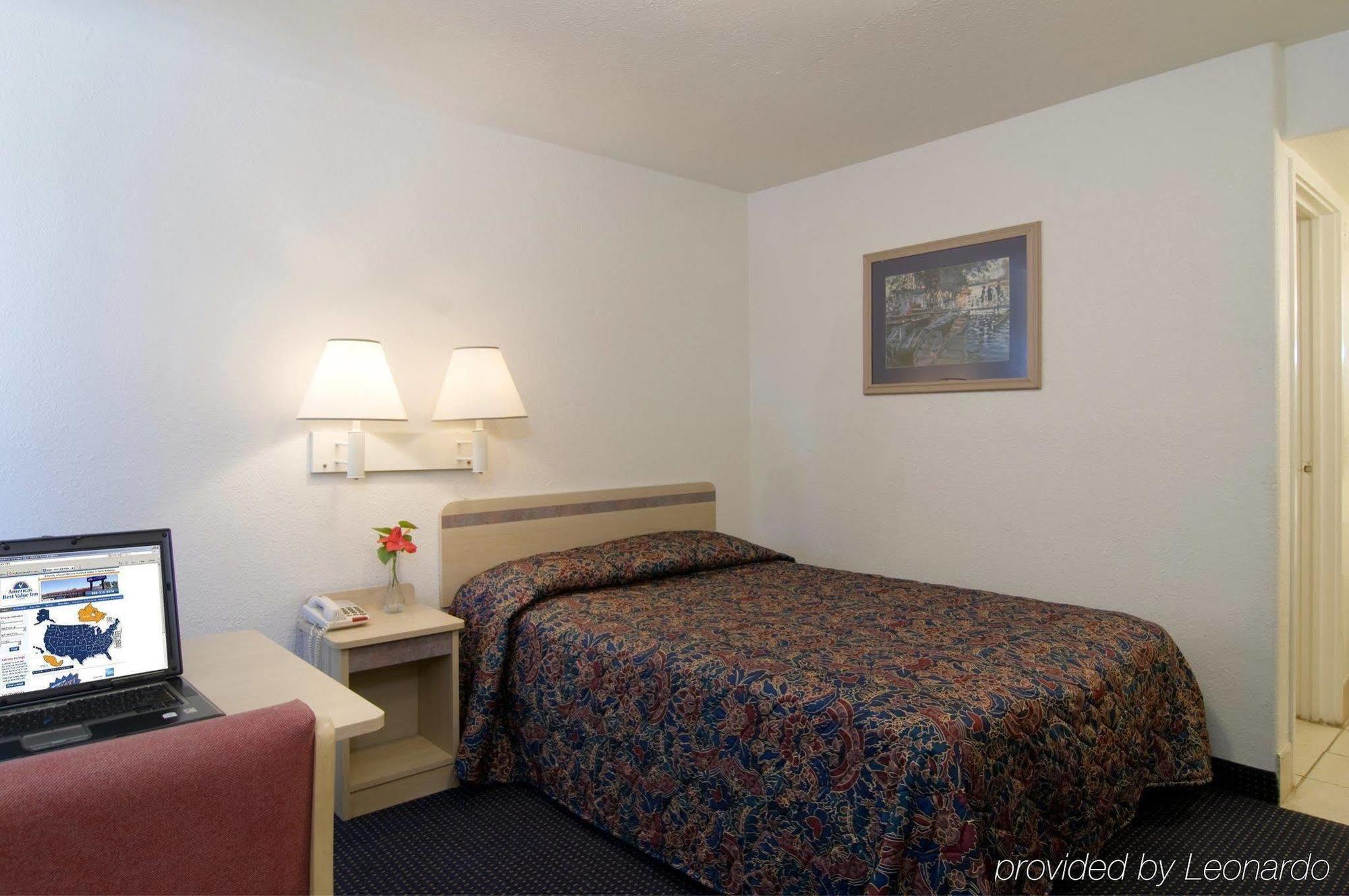 Americas Best Value Inn And Suites Groves Extérieur photo