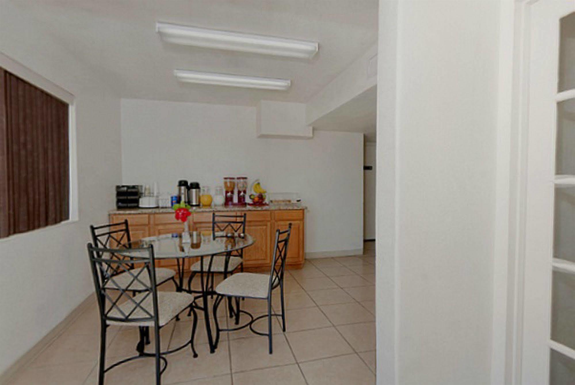 Americas Best Value Inn And Suites Groves Extérieur photo