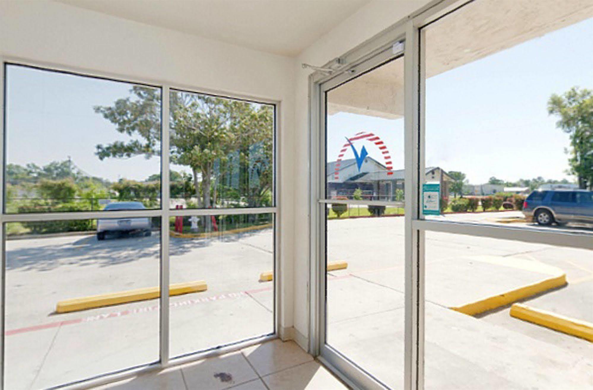 Americas Best Value Inn And Suites Groves Extérieur photo