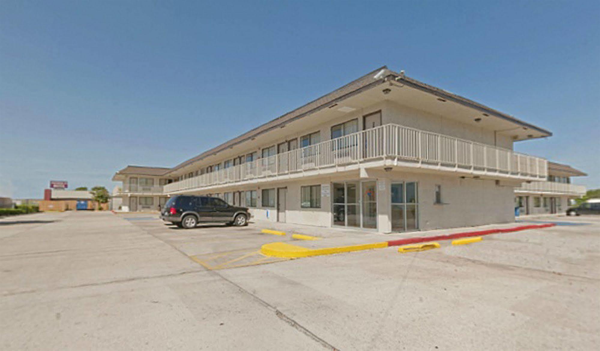 Americas Best Value Inn And Suites Groves Extérieur photo